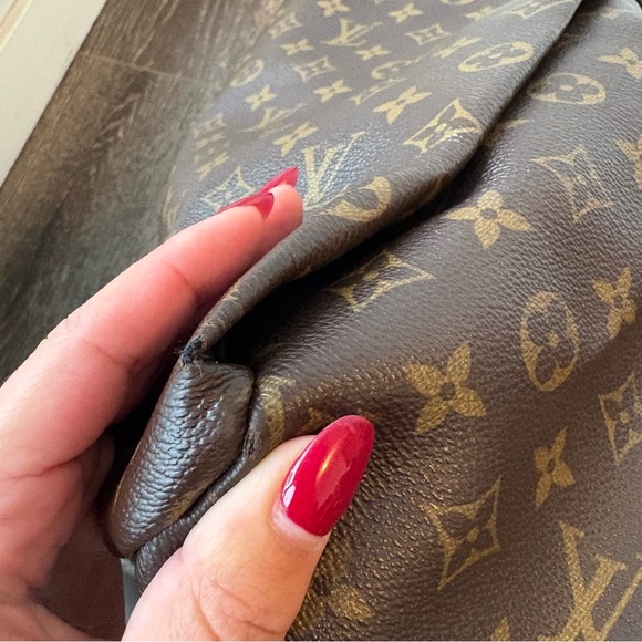 Louis Vuitton Monogram Artsy MM Shoulder Bag - Picture 15 of 16